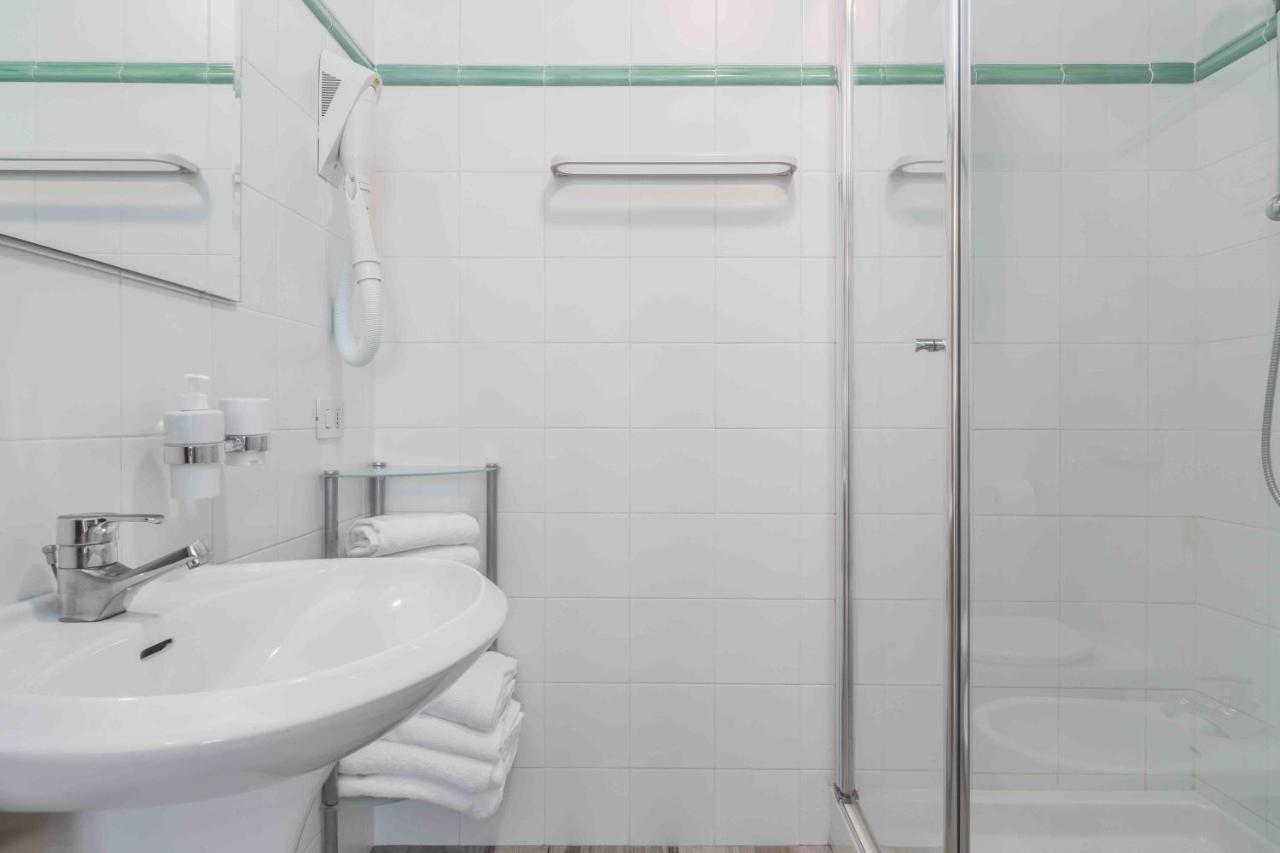 Aparthotel Decarli *